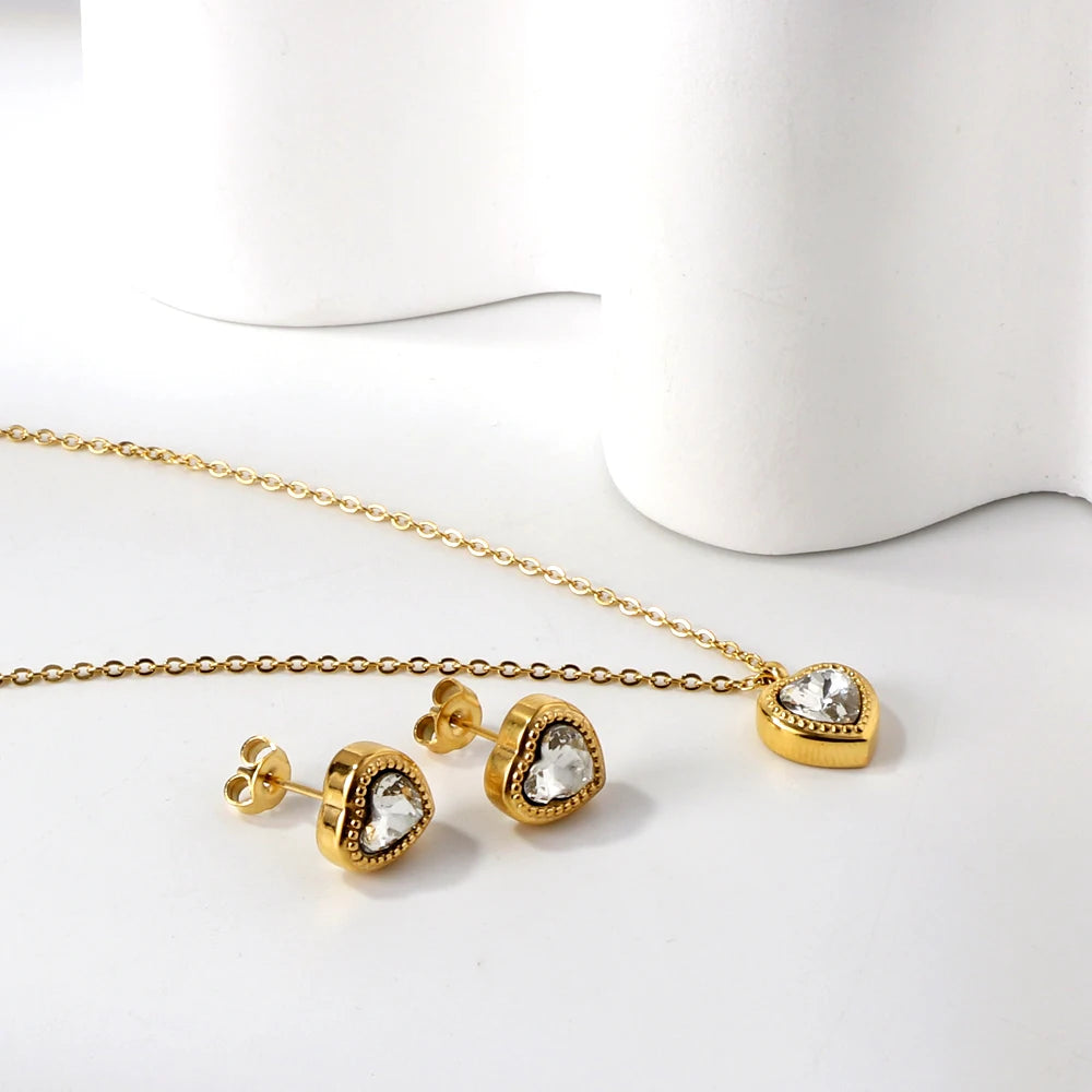 Collier avec pendentif en forme de cœur en cristal