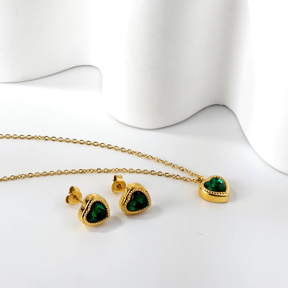 Collier avec pendentif en forme de cœur en cristal