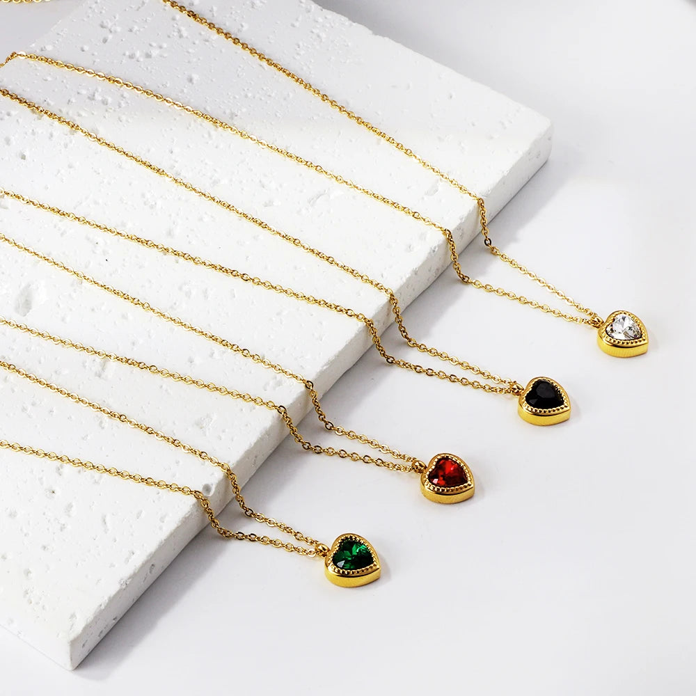 Collier avec pendentif en forme de cœur en cristal