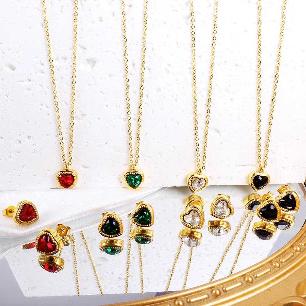 Collier avec pendentif en forme de cœur en cristal