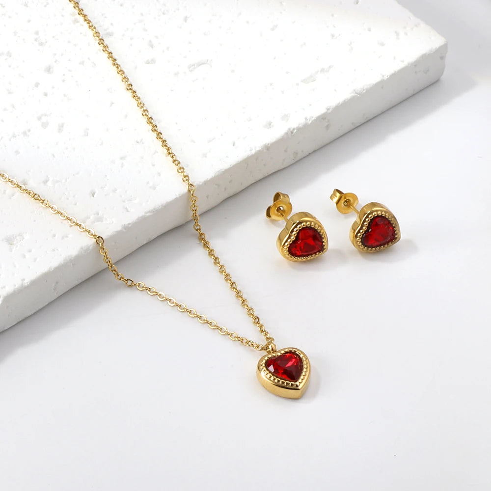 Collier avec pendentif en forme de cœur en cristal