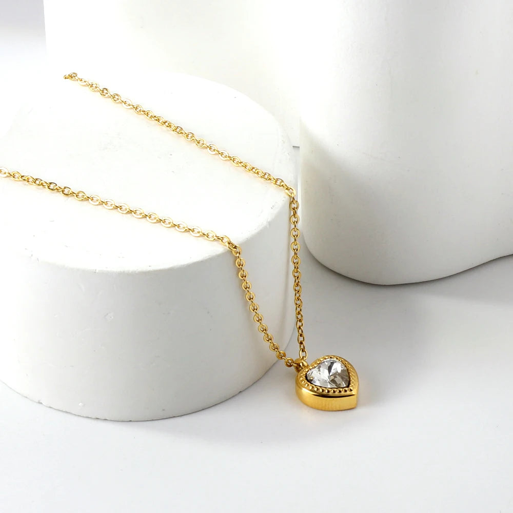 Collier avec pendentif en forme de cœur en cristal